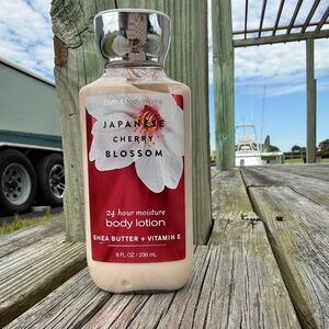 Bath & Body Works Japanese Cherry Blossom Body Lotion - Red & White